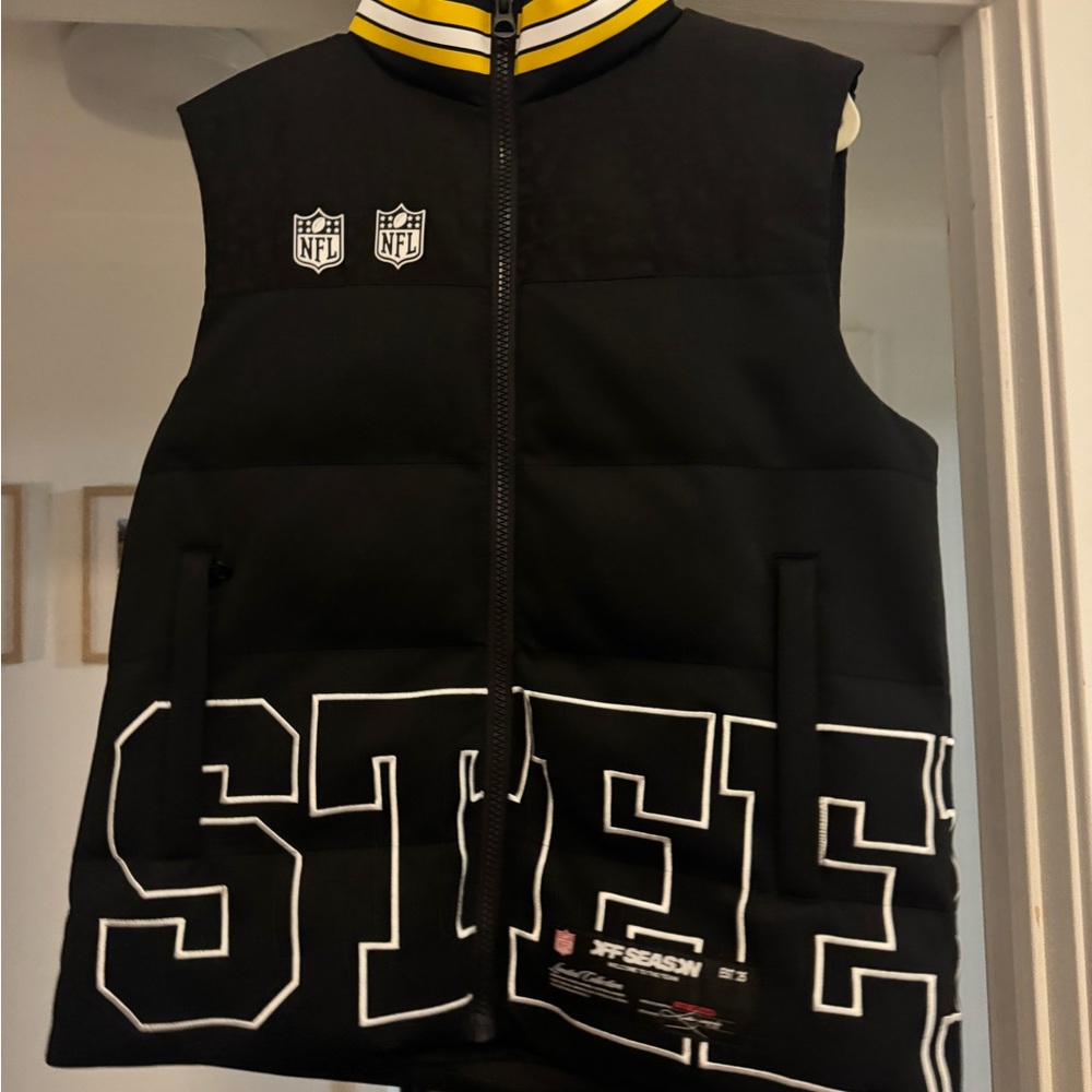 Pittsburgh Steelers Off Season x NFL Unisex Team Puffer Vest - Black